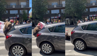 Počas protestu vrazil autom do ľudí. Polícia ho podzrieva z pokusu o vraždu