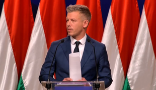 ONLINE: Péter Magyar tvrdí, že minister Szijjártó skartuje na ministerstve zahraničných vecí dokumenty