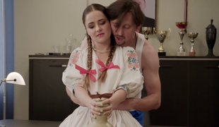 Poriadne pikantná scéna Lukáša Latináka: Rozdával si to v ministerskej kancelárii!