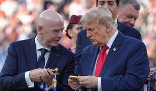 Trumpa vypískali na finále. Argentíčan mu nepodal ruku a španielsky kapitán ho vyháňal z pódia