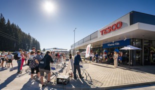Tesco odchádza zo Slovenska. Už je známe, kto kupuje známy reťazec