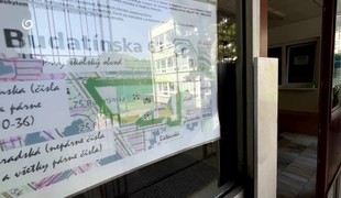 Polícia preveruje správanie učiteľa k maloletým. Rodičia hovoria o nočných správach aj stretnutiach osamote
