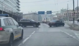 Papalášizmus alebo bezpečnosť? Kolóna s prezidentom si skrátila cestu cez 3 čiary a v protismere