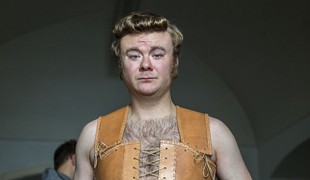 Toto že museli kedysi znášať ženy? Filip Kaňkovský trpel v korzete celé dni!