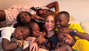 Pridá Shakira ku dvom synom ešte trikrát toľko? Jej láskyplné fotky s deťmi z klipu dojímajú!