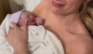 Hviezdna speváčka sa dočkala: Má TRETIE dieťa, vďačí zaň náhradnej matke!