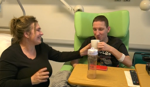 Dvaja mladíci po páde plošiny strávili mesiace v nemeckej nemocnici. Martin sa konečne vrátil domov