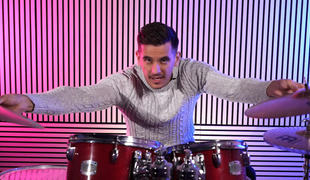 Seriálový záporák Karoly Tóth šokuje: Dostal nahú fotku od 80-ročnej babky. Jeho reakcia vás dostane!