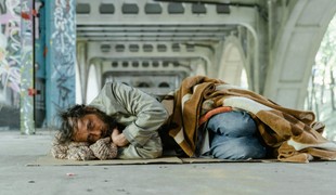 Sú nebezpeční a všetko minú na alkohol: TOTO je 7 najväčších mýtov o ľuďoch bez domova!