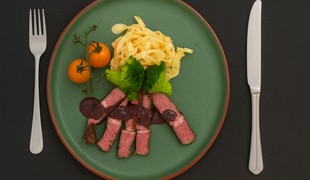 Sous-vide steak, domáce tagliatelle a gorgonzolová omáčka s brokolicou