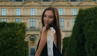 V Gottovej klipoch to graduje V najnovšom je mega sexi, len v spodnej bielizni!