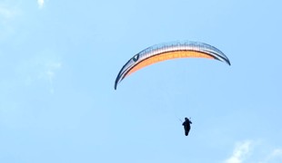 Paraglajdista skončil v Liptovskej Mare. Oznámenie vyvolalo rozsiahlu akciu