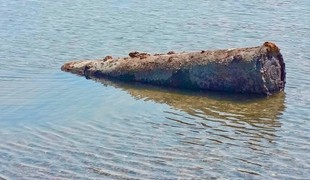 Pokles hladiny Dunaja odhalil pravdepodobne muníciu z 2. svetovej vojny