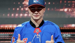 CHRENKO si na NHL musí počkať, sezónu odohrá doma