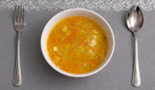 Zeleninová polievka s krupicovými haluškami