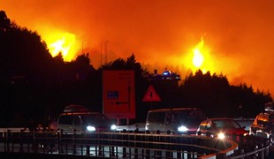 Požiar v chorvátskom Omiši má druhú obeť. Traja ľudia stále bojujú o život