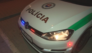 Polícia obvinila 2 osoby v prípade štvrtkového zásahu ÚBOK v Bratislavskom kraji