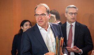 Nemecko zvýšilo stupeň ohrozenia. Minister varuje pred možnými útokmi