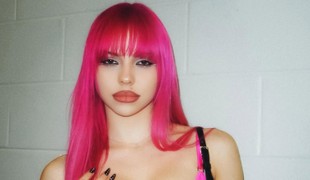 Slovenka boduje za veľkou mlákou aj módou: Adéla ukázala, že priesvitný outfit môže byť šik a vkusný