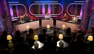 VIDEO: Nevhodné rady od AI plyšového medvedíka rozosmiali glosátorov v relácii Sedem!
