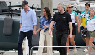 Harry sa vracia domov, bývať mal v paláci. Prišlo však kruté prehlásenie z Buckinghamského paláca