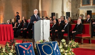 Česko si uctilo významné osobnosti. Prezident ocenil umelcov, športovcov aj hrdinov