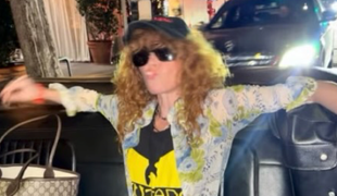 Škandál v lietadle: Známa herečka spôsobila meškanie, napokon ju museli vyviesť!