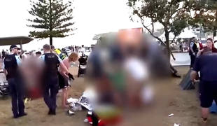 Krvavá streľba na pláži v Sydney má jedenásť obetí. Útok označili za teroristický čin