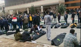 Pri protivládnych protestoch v Iráne zahynulo 2000 ľudí