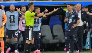 Vulgarizmy v priamom prenose: Paraguajský komentátor prišiel po výbuchu v štúdiu o akreditáciu