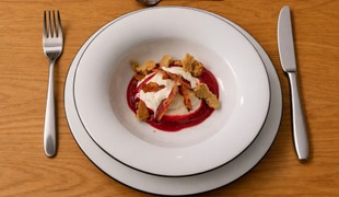 Tvarohový krém s pivovým korpusom a slaninou