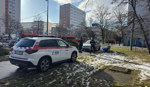 Hrozivý nález v hlavnom meste: Na lavičke objavili telo bez známok života