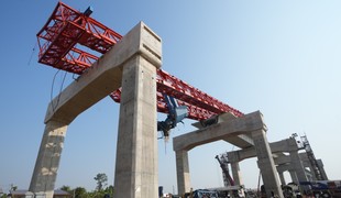 Ďalší pád žeriavu v Thajsku: Pri Bangkoku zomreli dvaja ľudia