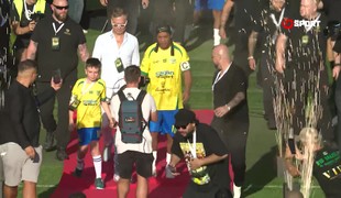 Video: Ronaldinho vypredal trnavský štadión, nastal ošiaľ