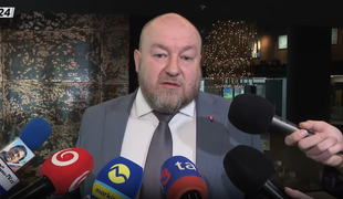 Poslanci okolo Huliaka podporia cestný zákon aj zrušenie možnosti voľby poštou