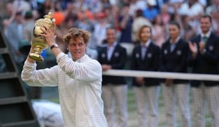 DOKONALÉ mužské finále Wimbledonu ovládol druhý rok po sebe SINNER