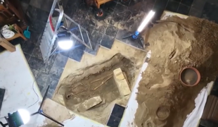 Záhada mušketiera D'Artagnana sa zamotáva. Chyba pri vykopávkach mohla zničiť kľúčové dôkazy