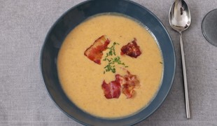 Zemiakový krém so slaninkou a domácimi bagetami