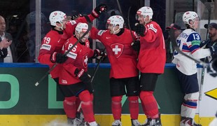 Švajčiari nedali Nórom žiadnu šancu, sú vo finále domácich MS