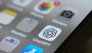 Švédsko zakázalo používanie ChatGPT a Claude. Obáva sa najhoršieho