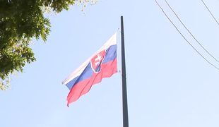 SNS chce navrhnúť ďalší pamätní deň. Pribudne "Deň štátnej vlajky" medzi sviatky?