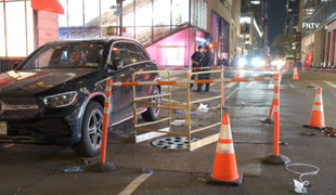 Žena v New Yorku zomrela po páde do otvoreného kanála pri vystupovaní z auta