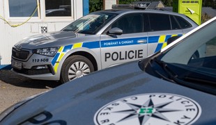 Staršiu ženu zrazila električka, na mieste zomrela