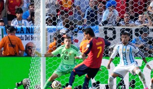 Oslabená Argentína padla v predĺžení, Španieli sú MAJSTRI SVETA
