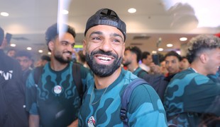 VIDEO: Salah pristál v Turecku. Tisíce fanúšikov ho čakalo na každom rohu