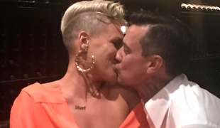 Tvária sa ako dokonalá rodina, no pravda je iná: Manželstvo hviezdnej speváčky sa rúca!