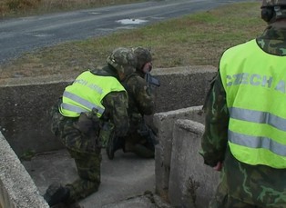Hodně těžko na cvičišti, ještě složitěji na bojišti.