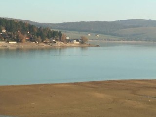 Odchádzajúca starostka tvrdí, že chcela ľuďom výhodne predať pozemky pri Domaši a kúpila si ich aj ona