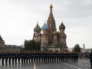 Traja doktori vypadli z okna. Prípady vyvolali diskusiu o podmienkach v nemocniciach