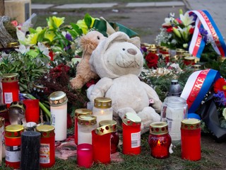 Praha si pripomína obete streľby na Karlovej univerzite. Od najväčšej českej tragédie uplynuli dva roky